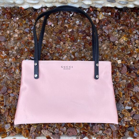 Gucci Bloom Parfum Pink Faux Satin Make Up/Cosmetic Pouch. NWOT - Picture 8 of 11